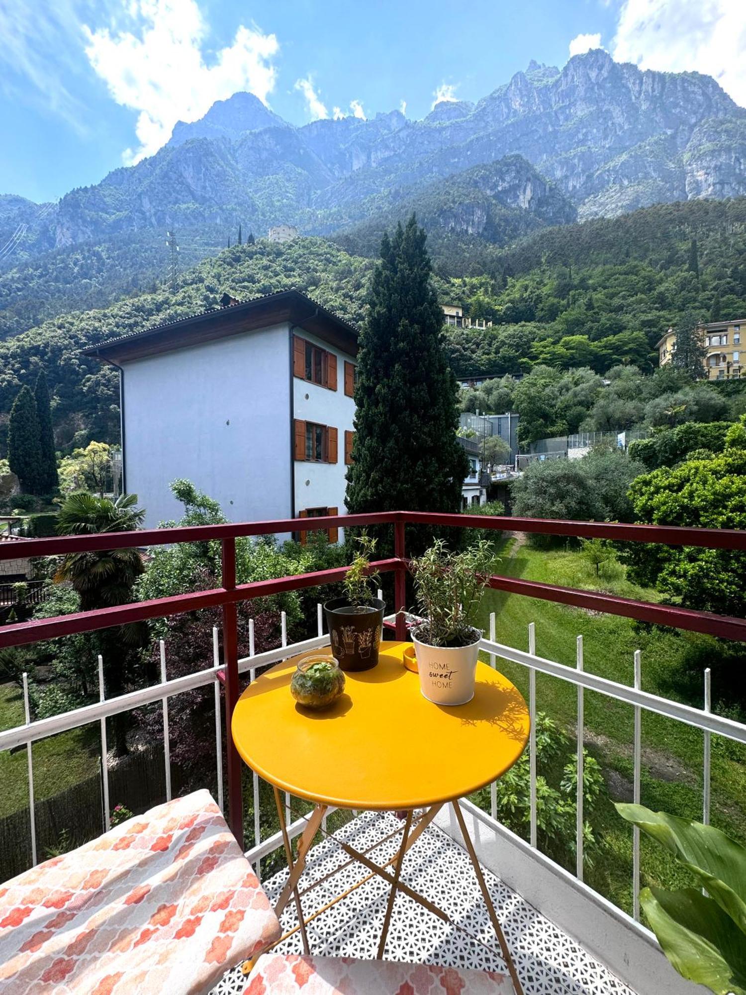 New Apartment In Historical Center Near Lake Riva del Garda Exterior photo