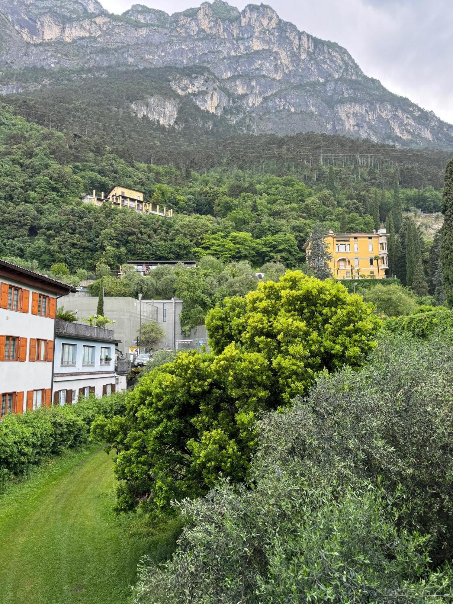 New Apartment In Historical Center Near Lake Riva del Garda Exterior photo