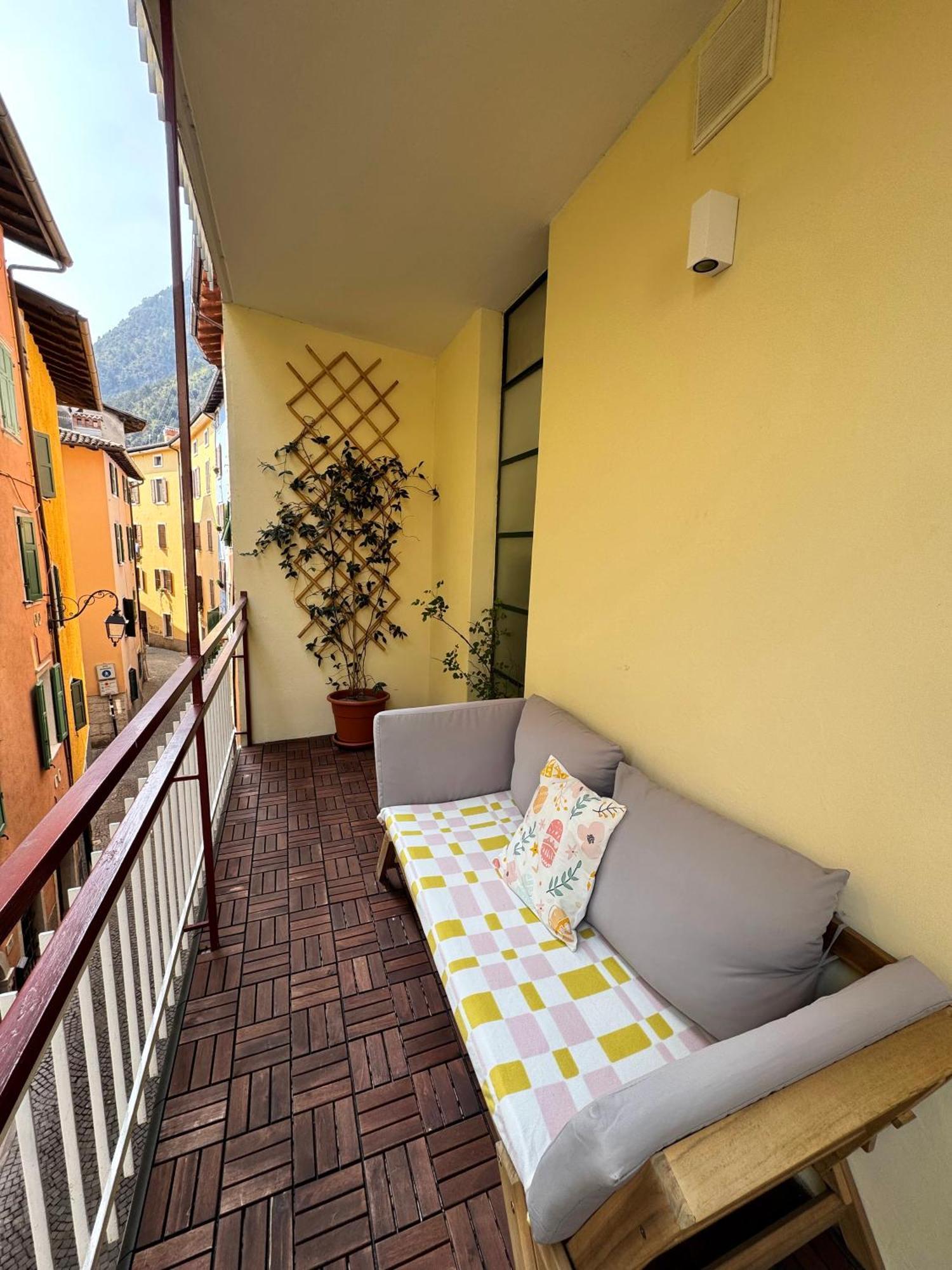 New Apartment In Historical Center Near Lake Riva del Garda Exterior photo