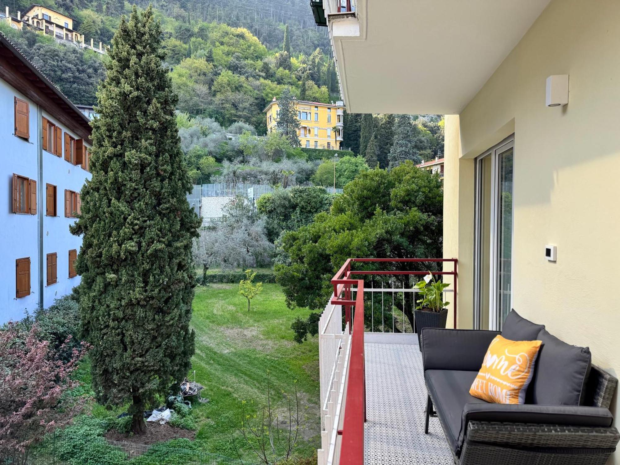 New Apartment In Historical Center Near Lake Riva del Garda Exterior photo