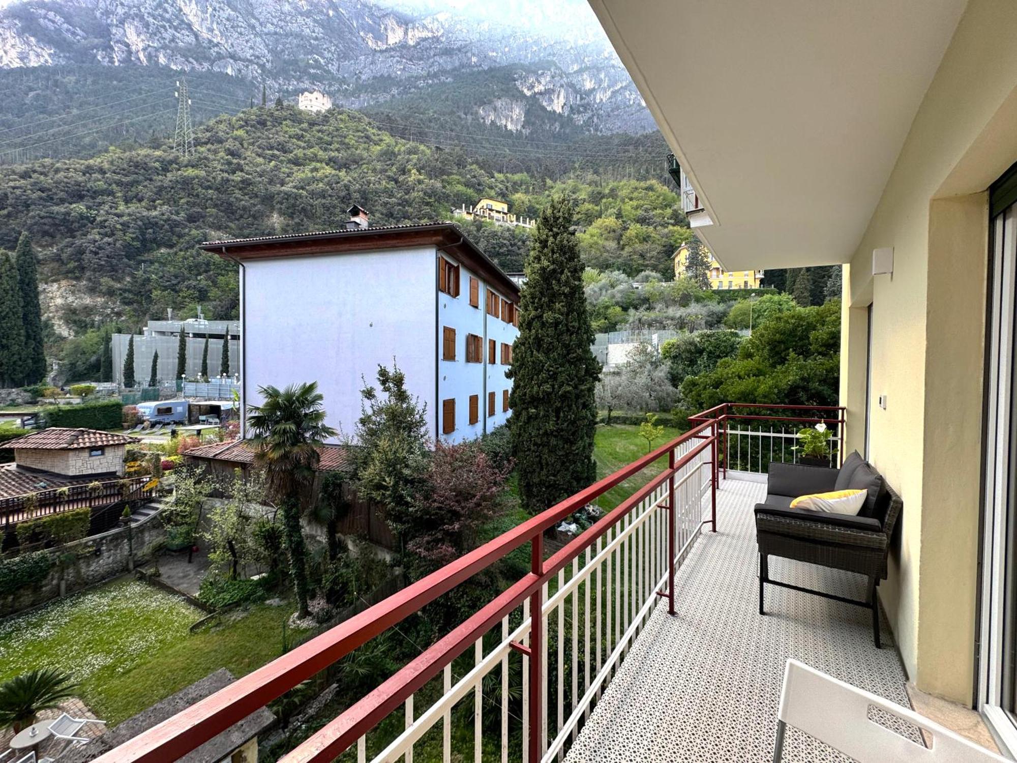 New Apartment In Historical Center Near Lake Riva del Garda Exterior photo